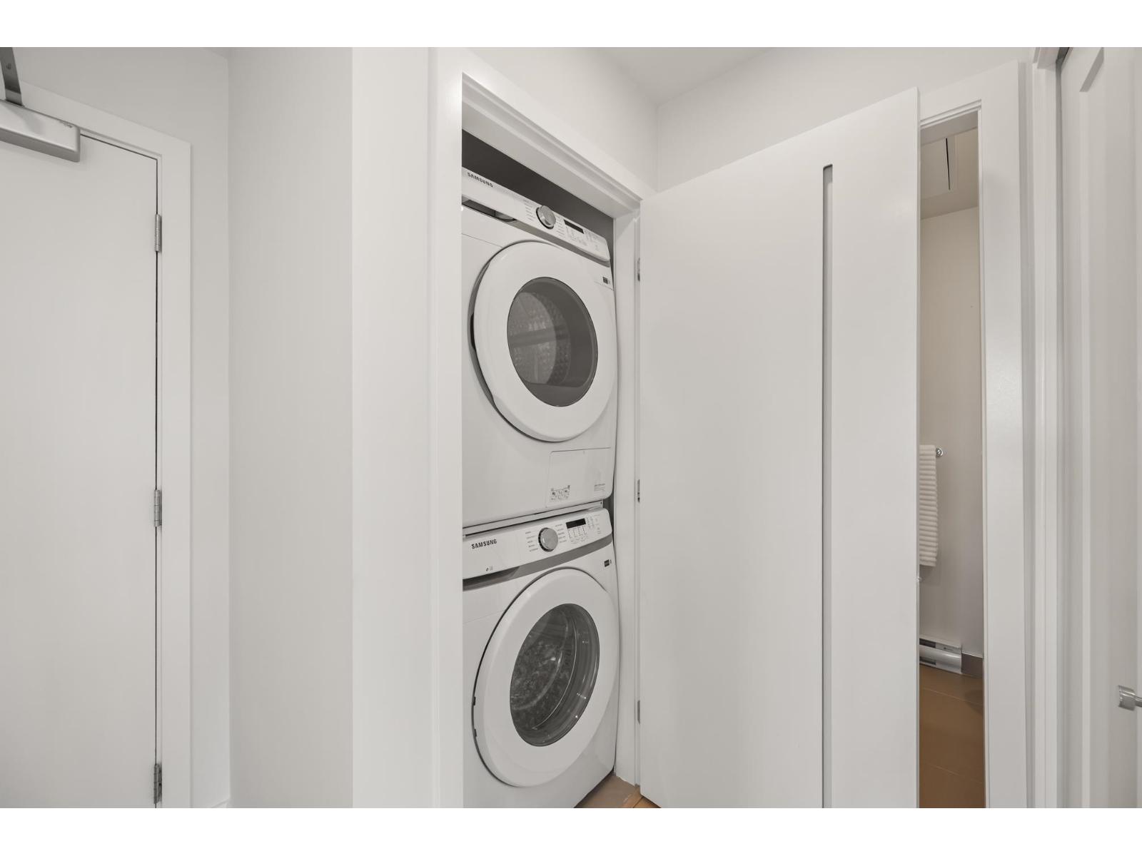 502 5398 207 Street Property Photo 14