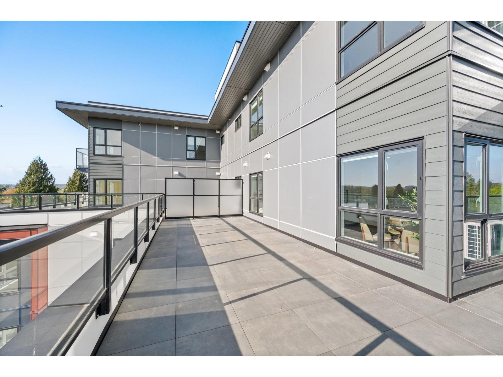 502 5398 207 Street Property Photo 16