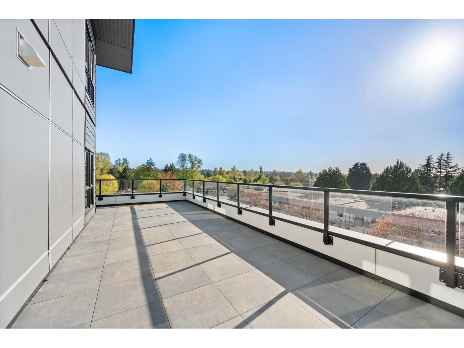 502 5398 207 Street Property Photo 17