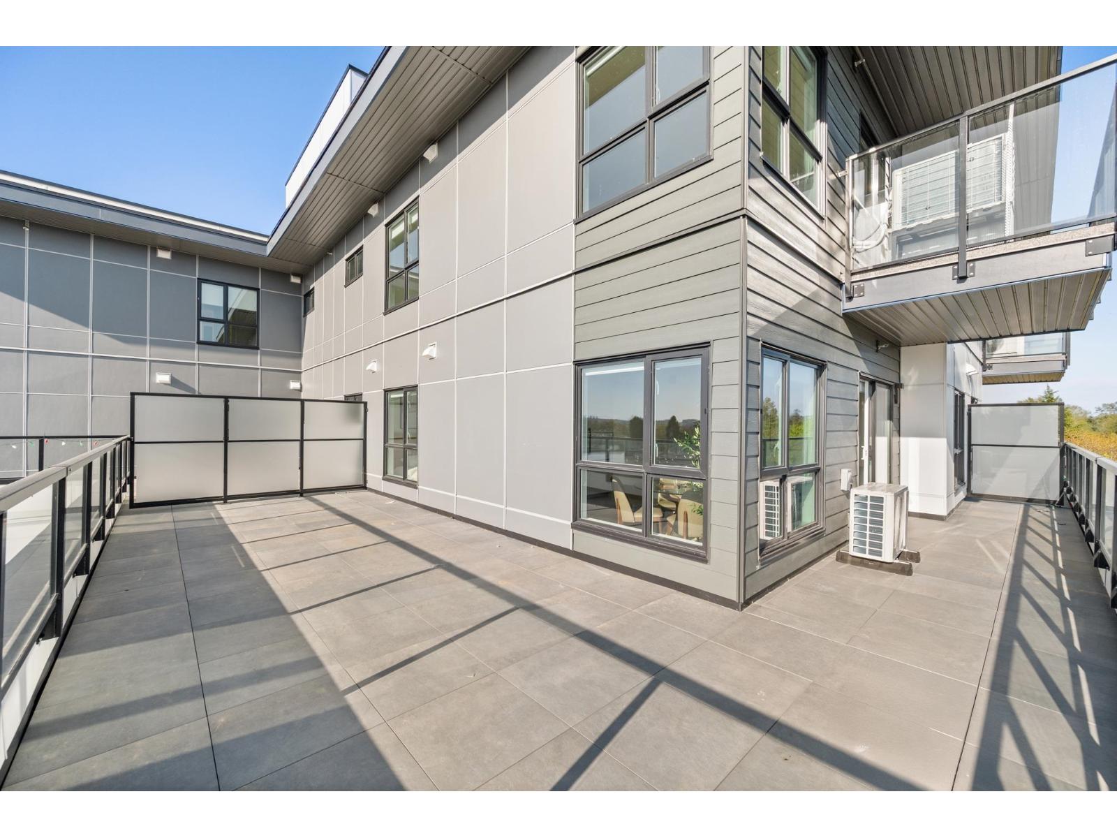 502 5398 207 Street Property Photo 18