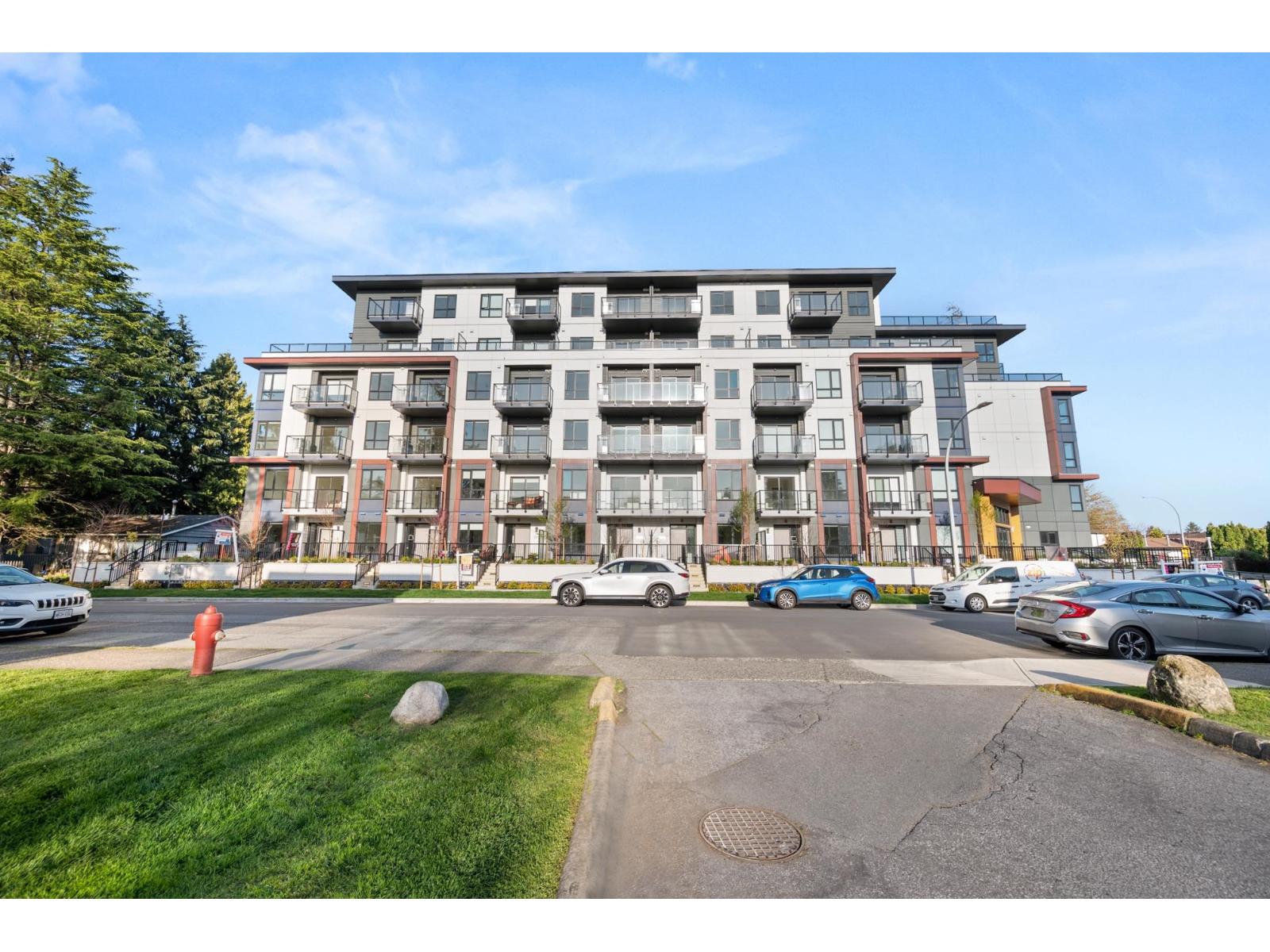502 5398 207 Street Property Photo 19