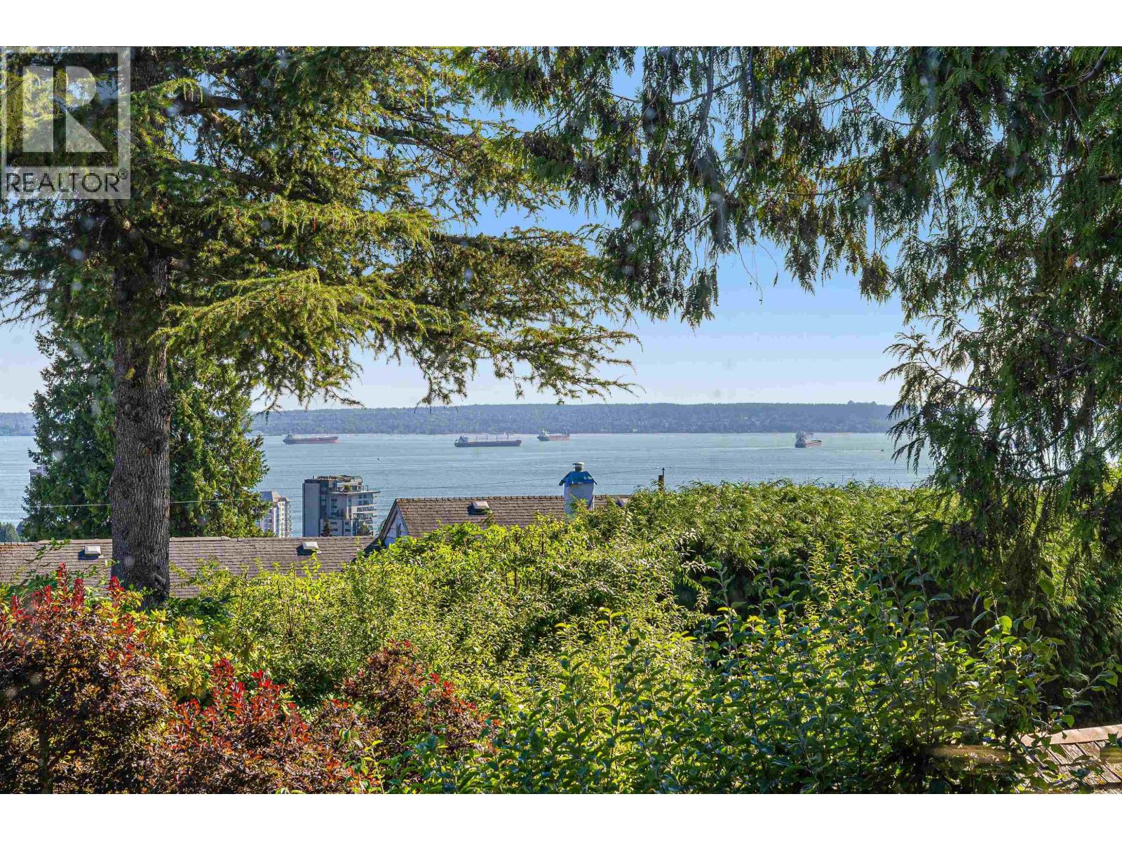2234 Ottawa Avenue Property Photo 3