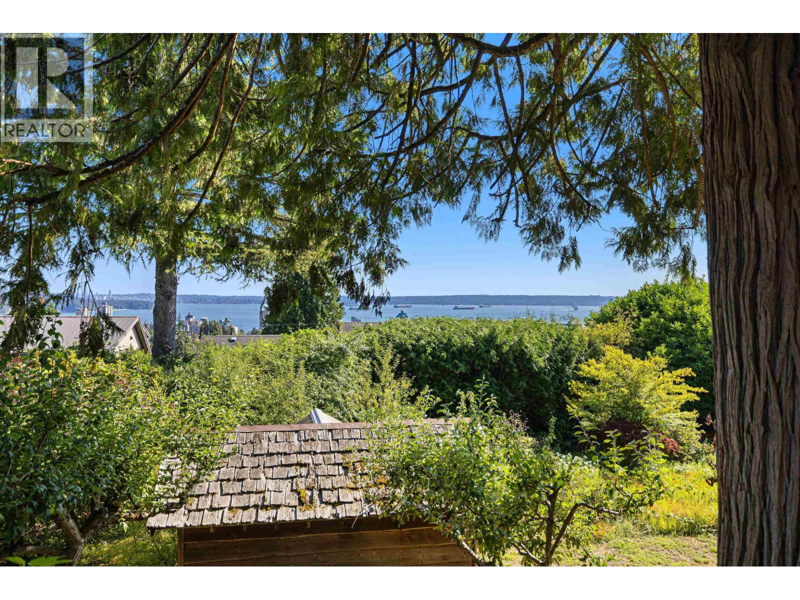 2234 Ottawa Avenue Property Photo 13