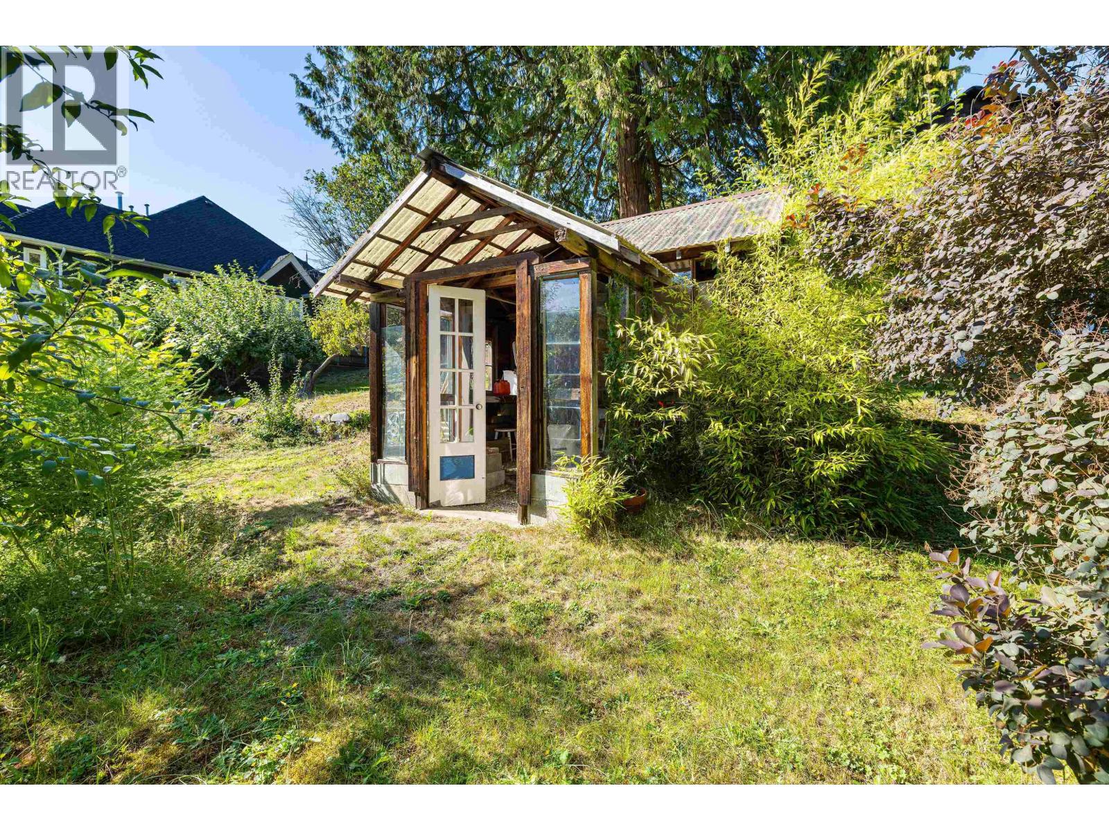 2234 Ottawa Avenue Property Photo 22