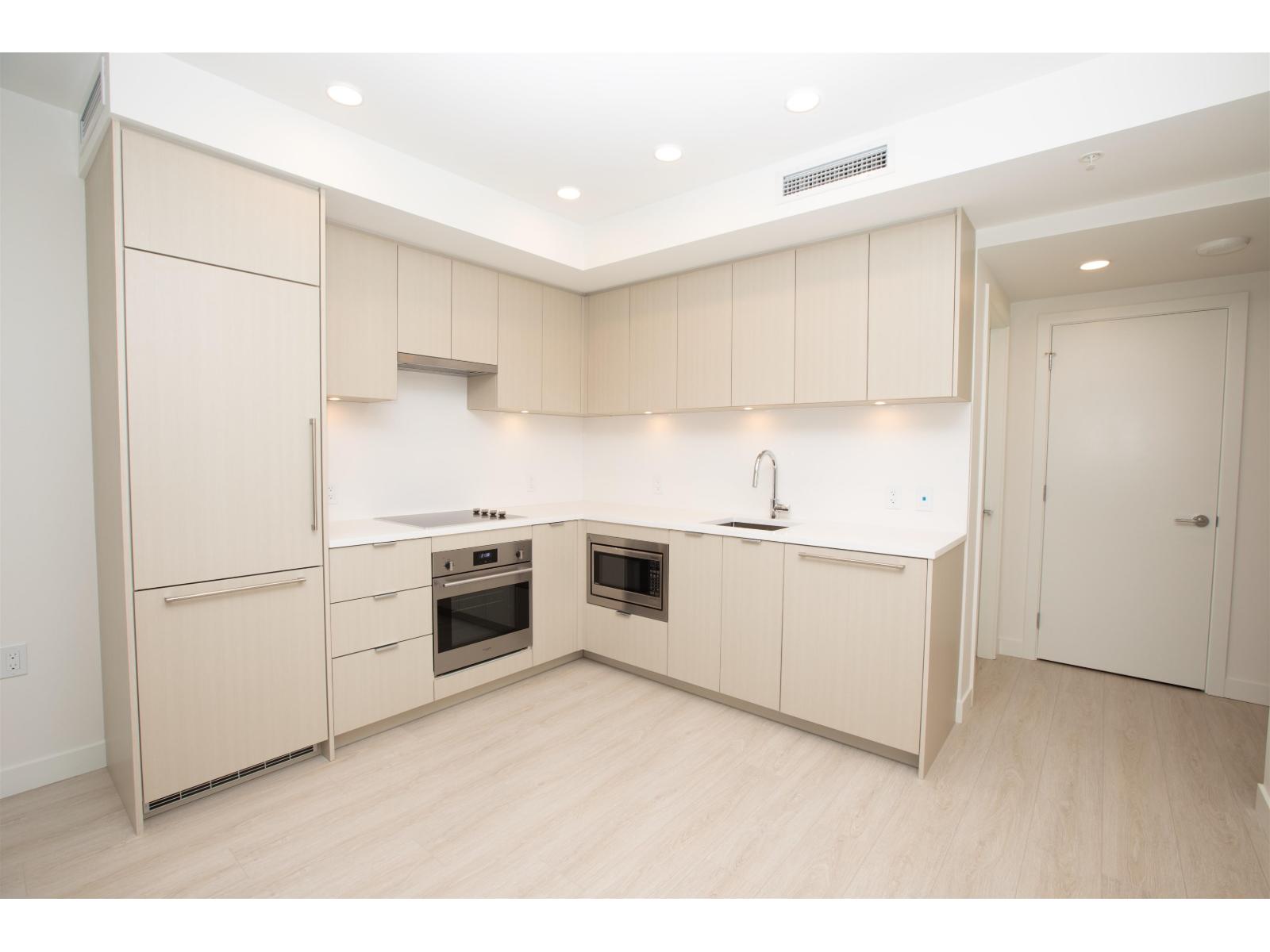 2206 13675 107A AVENUE Property Photo 1