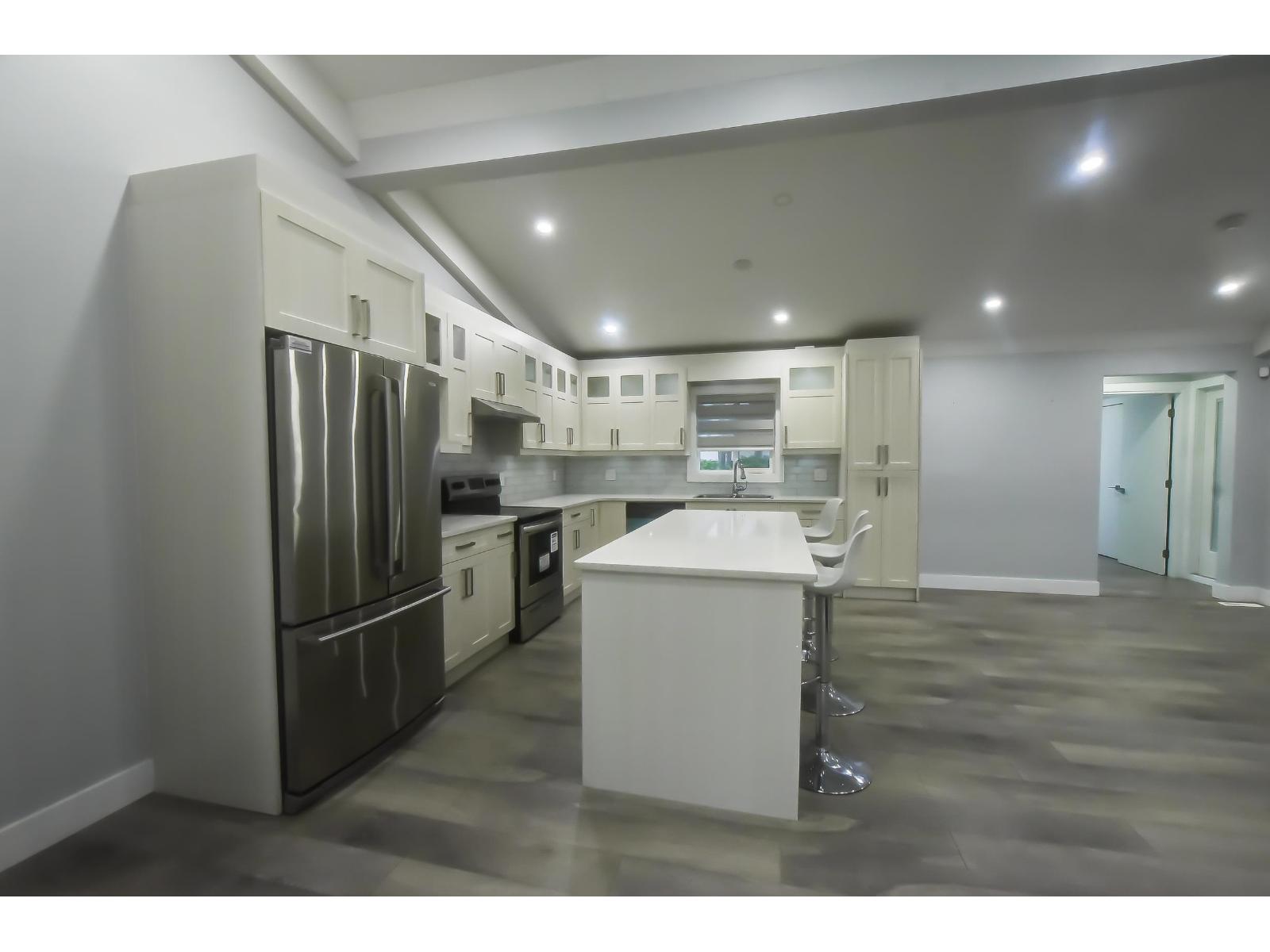 1675 136 Street Property Photo 2