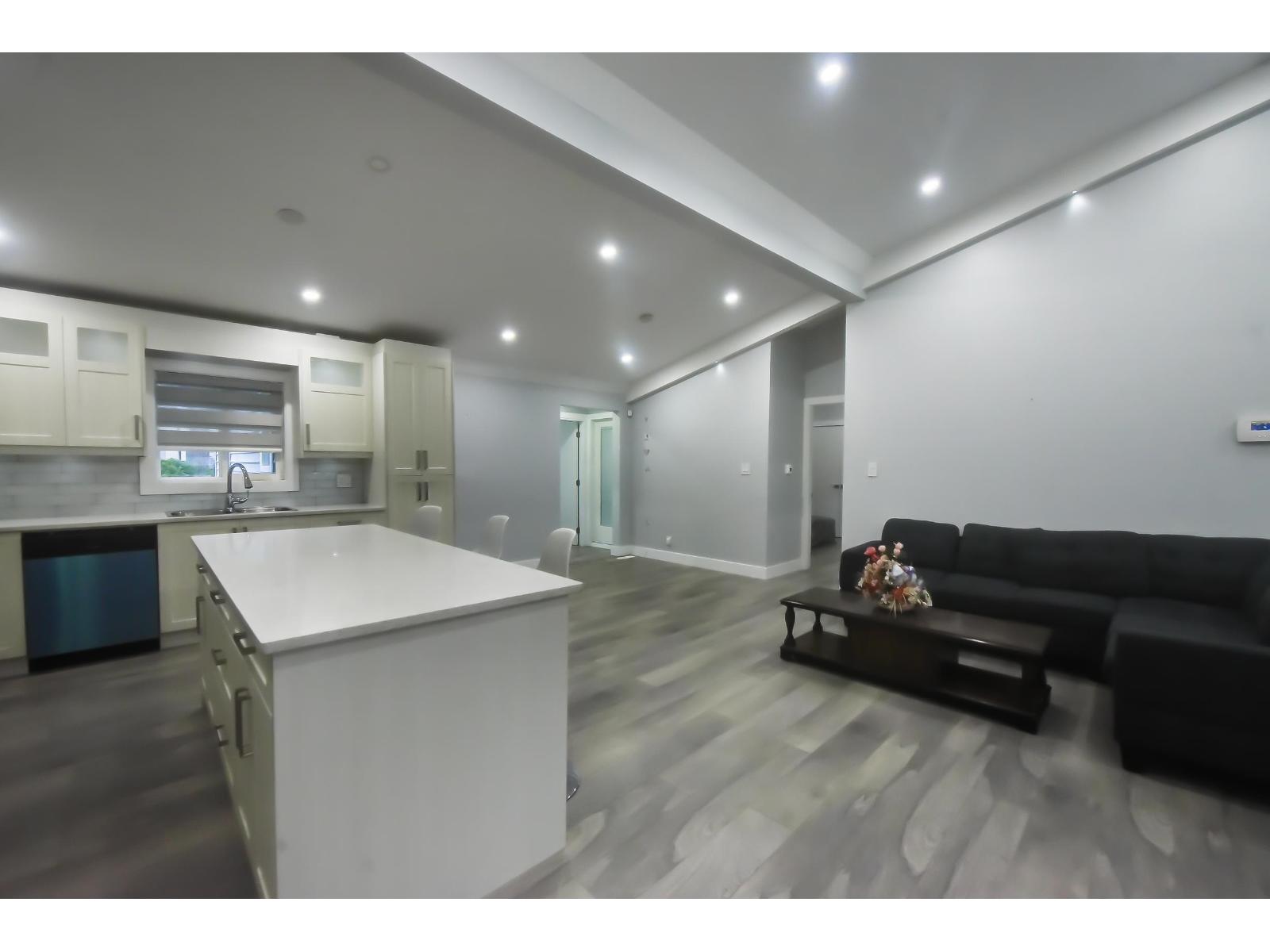 1675 136 Street Property Photo 3
