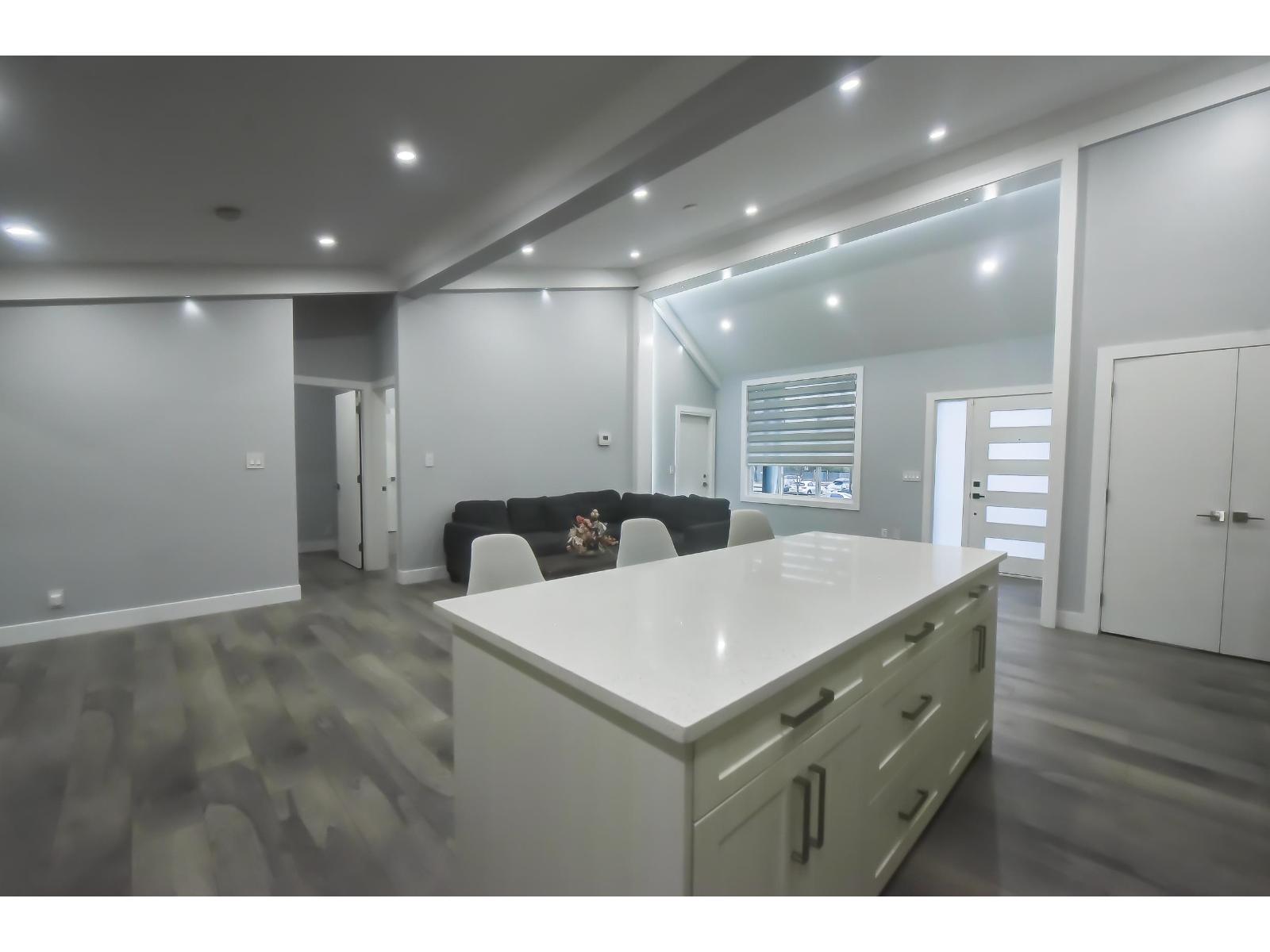 1675 136 Street Property Photo 4