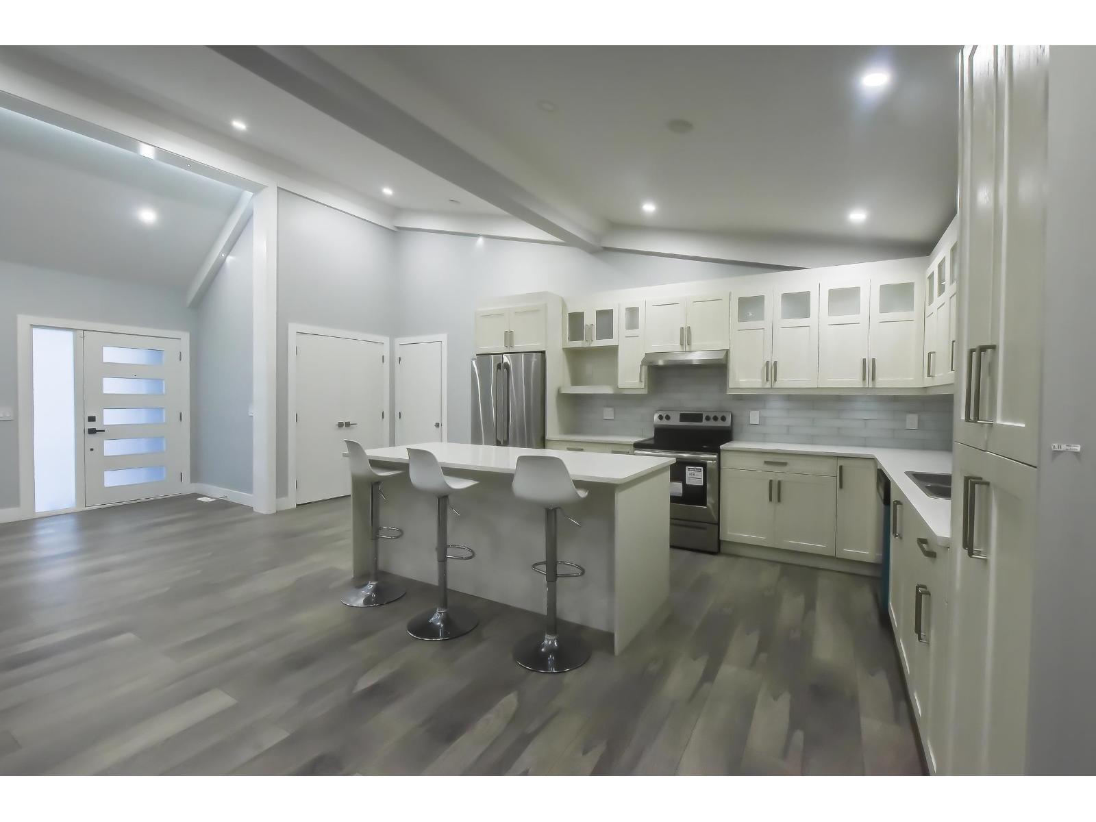 1675 136 Street Property Photo 6