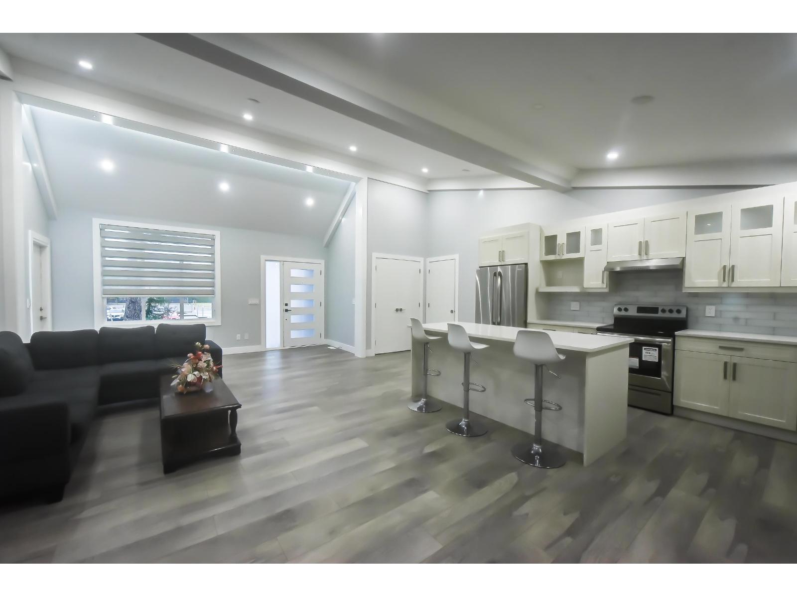 1675 136 Street Property Photo 7