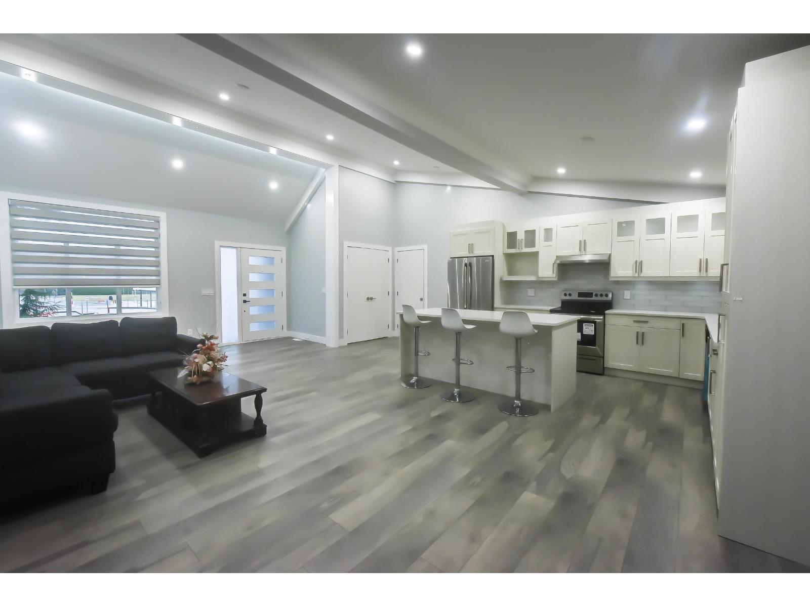 1675 136 Street Property Photo 8