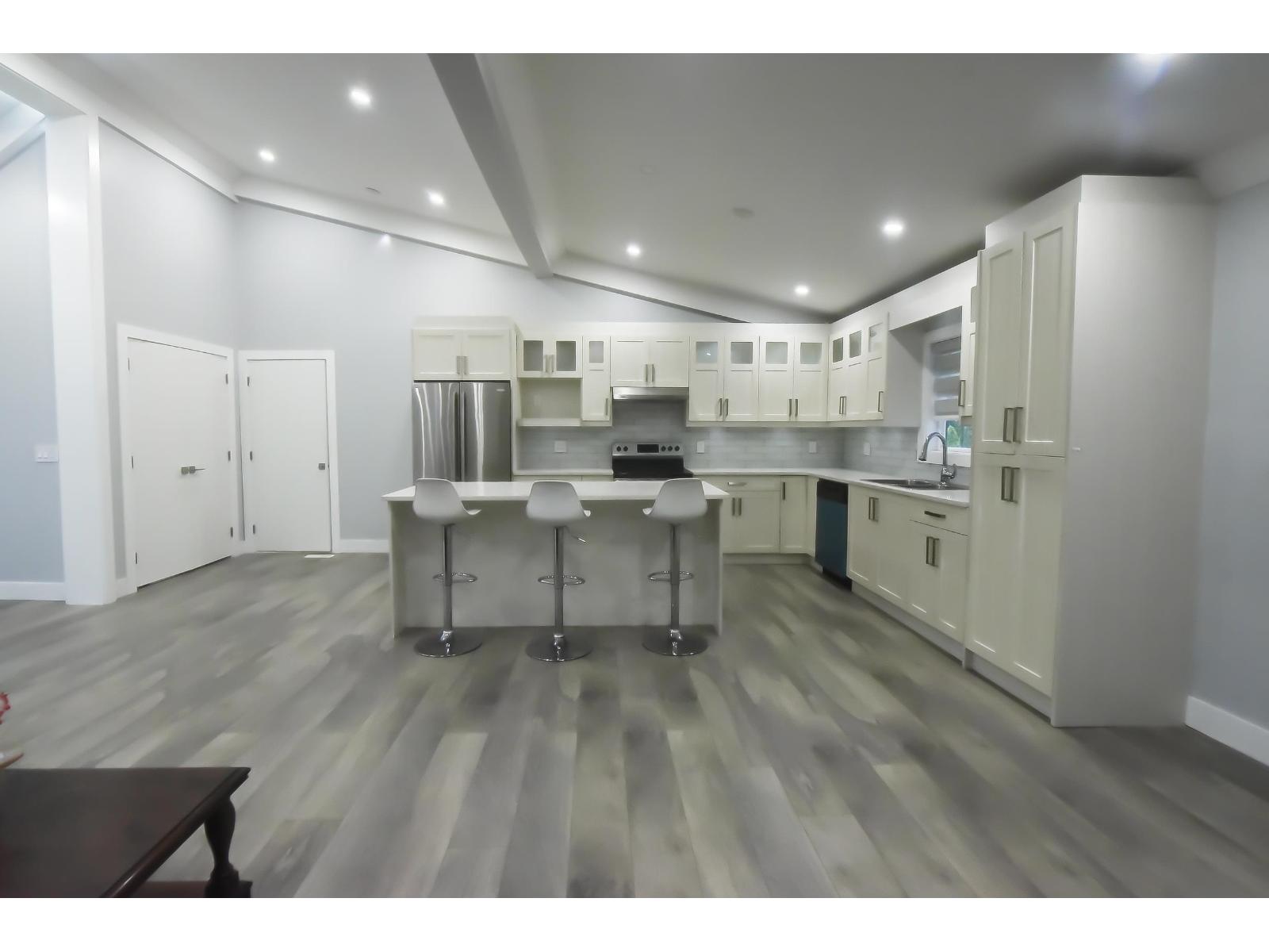 1675 136 Street Property Photo 9