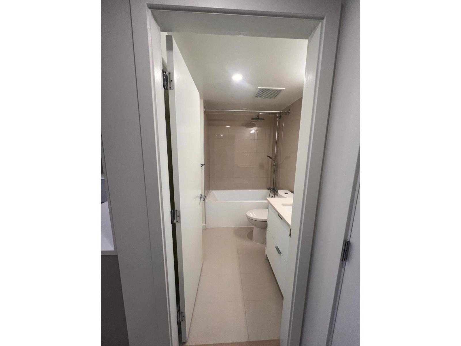 606 13675 107a Avenue Property Photo 6