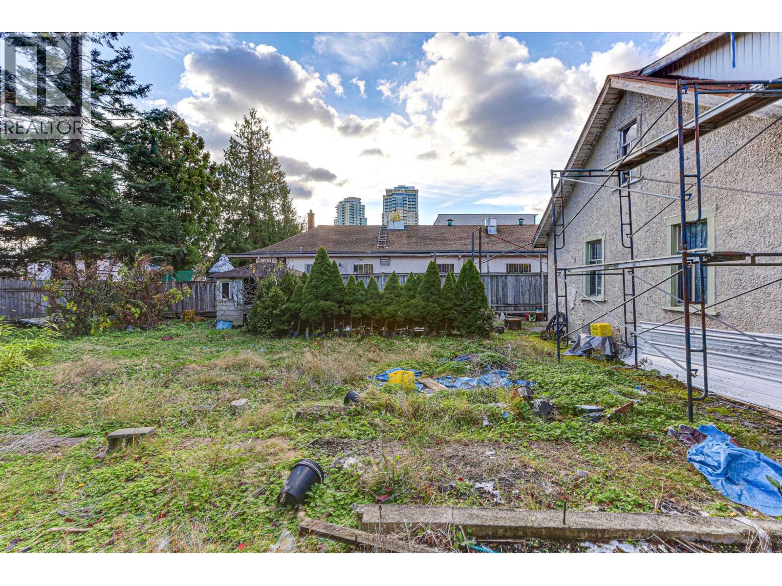 7474 Edmonds Street Property Photo 3