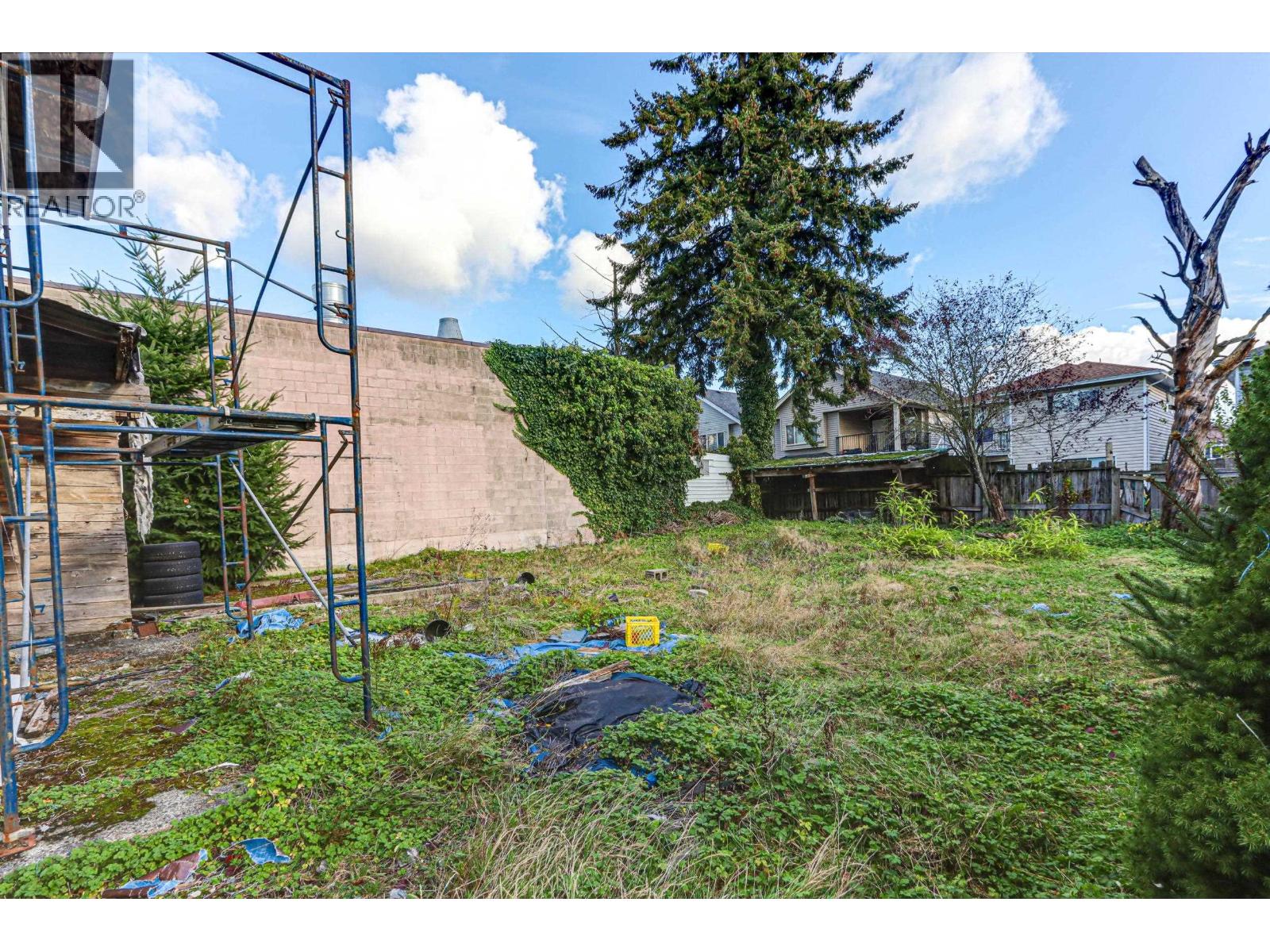 7474 Edmonds Street Property Photo 7