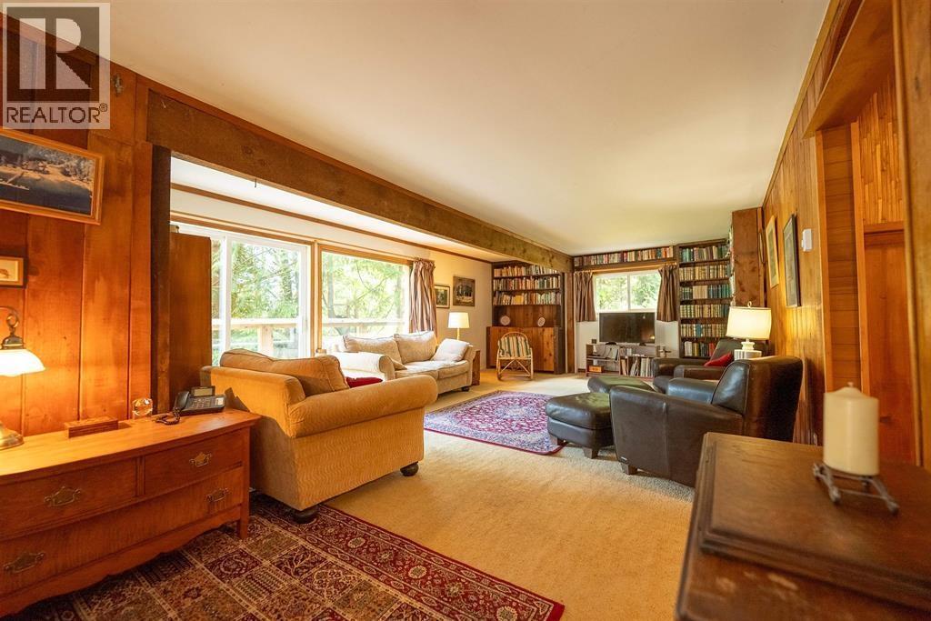 22 Brighton Beach Property Photo 11
