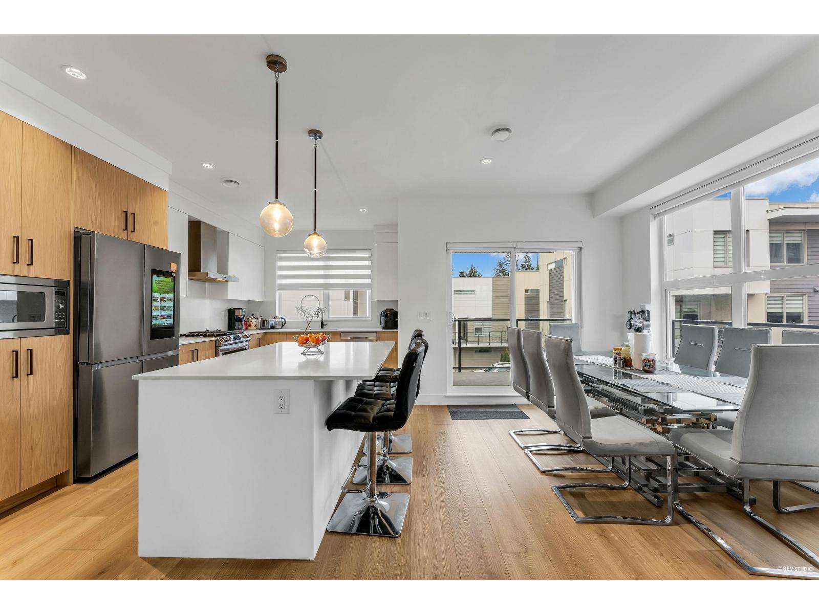 1 12585 104a Avenue Property Photo 6