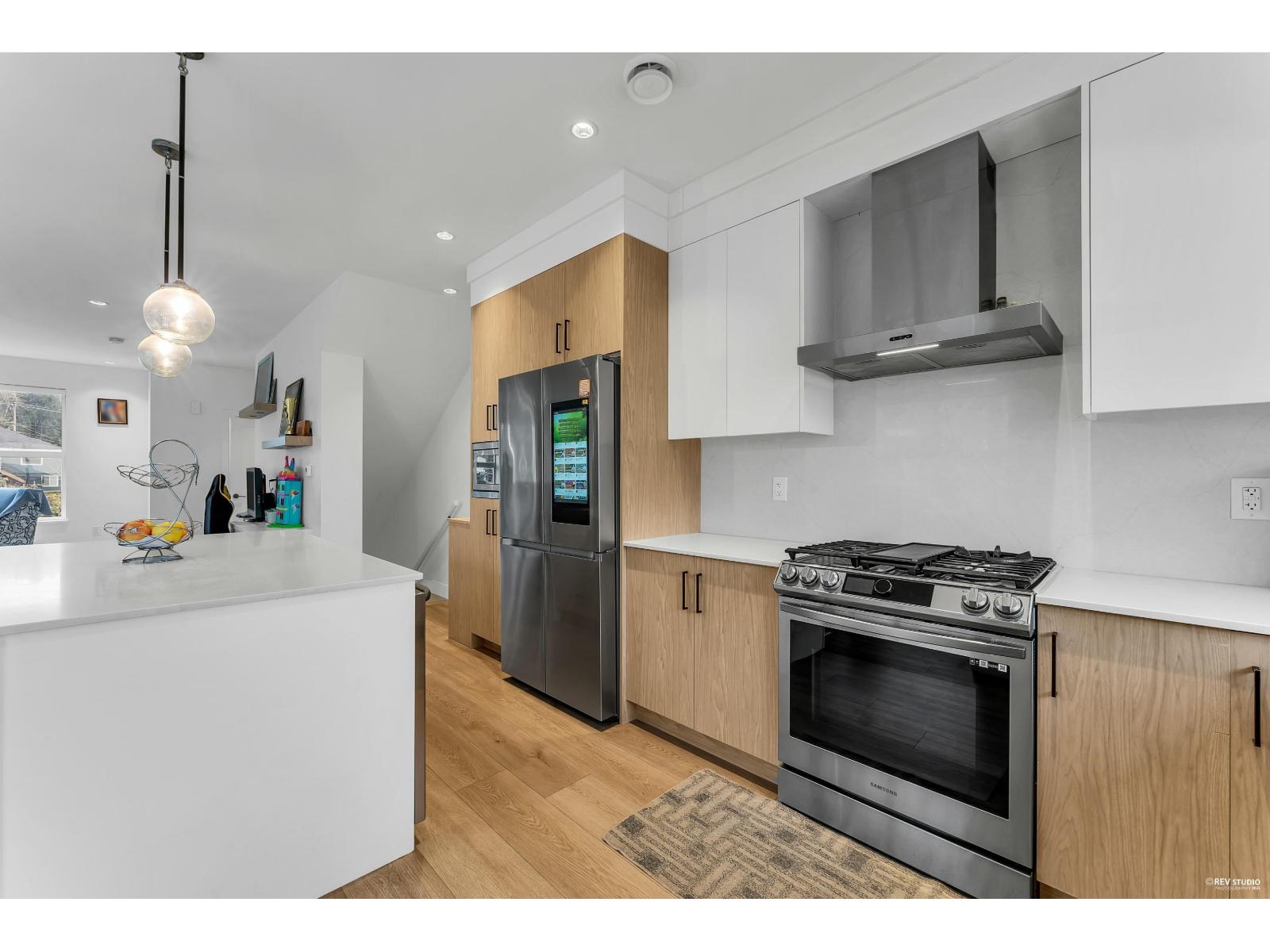 1 12585 104a Avenue Property Photo 7