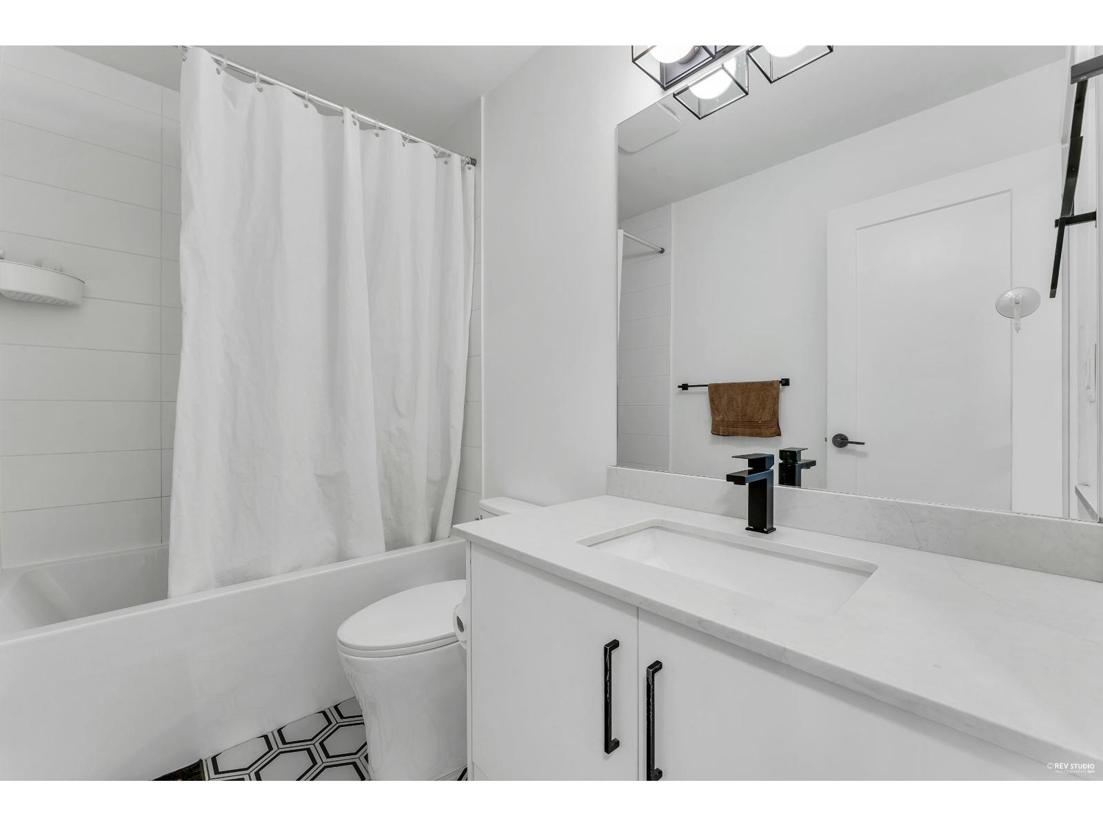 1 12585 104a Avenue Property Photo 18