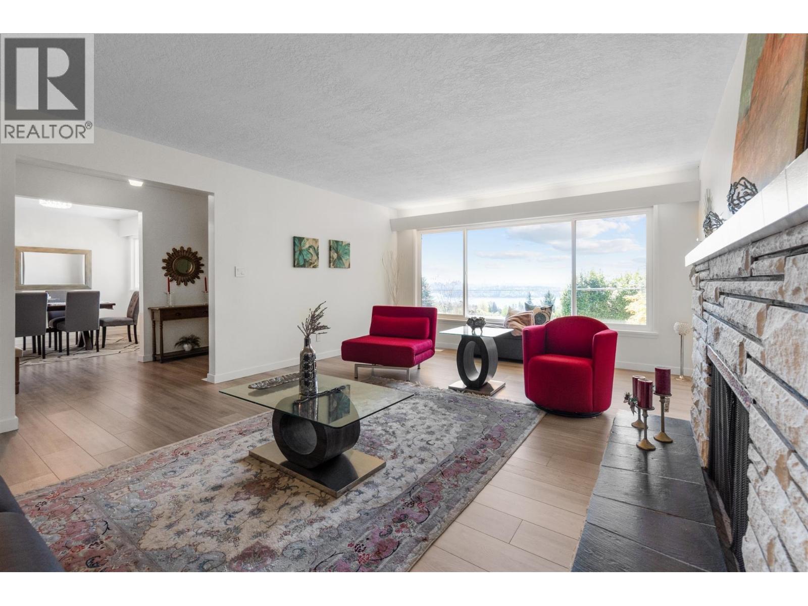 1895 Rosebery Avenue Property Photo 11