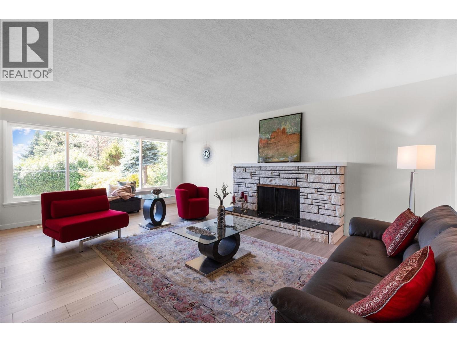 1895 Rosebery Avenue Property Photo 12