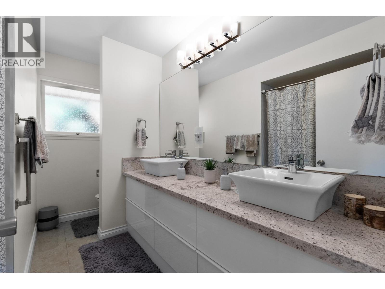 1895 Rosebery Avenue Property Photo 19