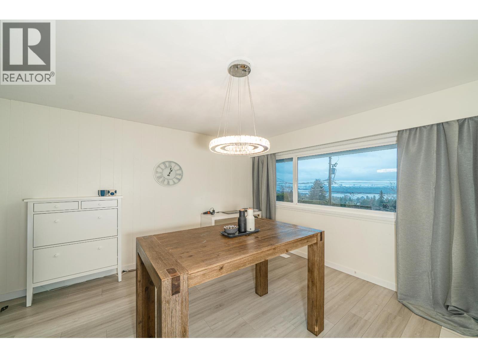 1895 Rosebery Avenue Property Photo 27