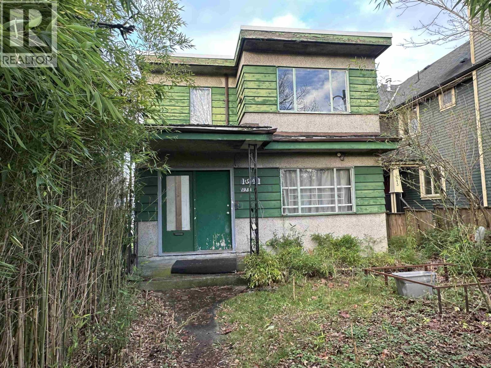1933 E Broadway Property Photo 2