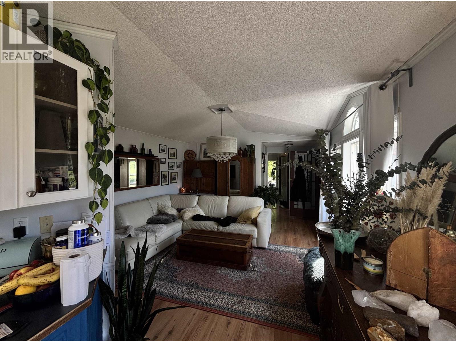 945 Erickson Road Property Photo 2