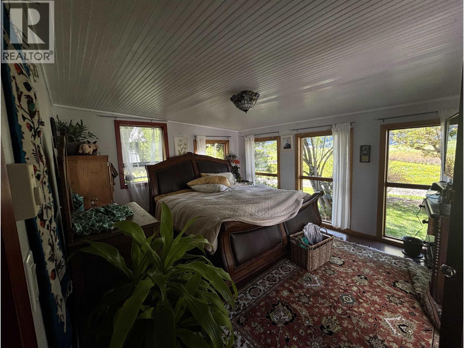 945 Erickson Road Property Photo 4