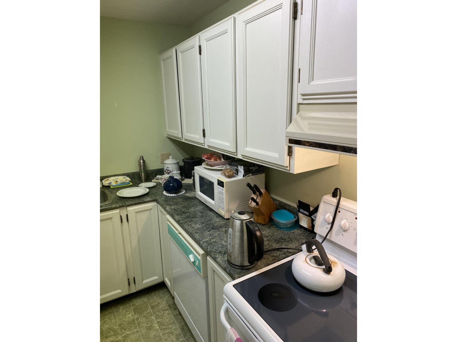 102 1442 Foster Street Property Photo 2