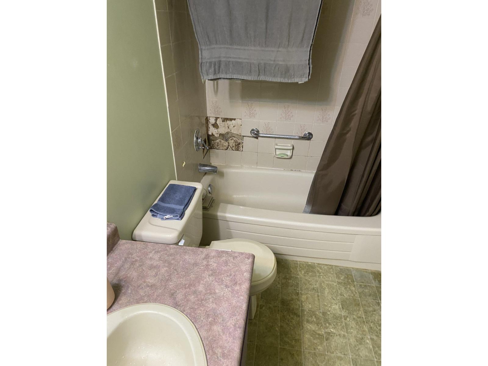 102 1442 Foster Street Property Photo 9
