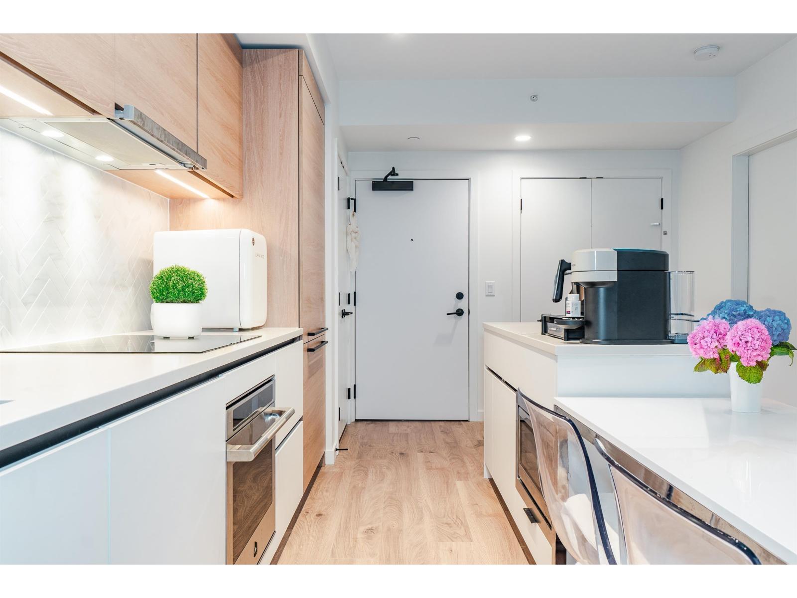 2501 13428 105 Avenue Property Photo 4