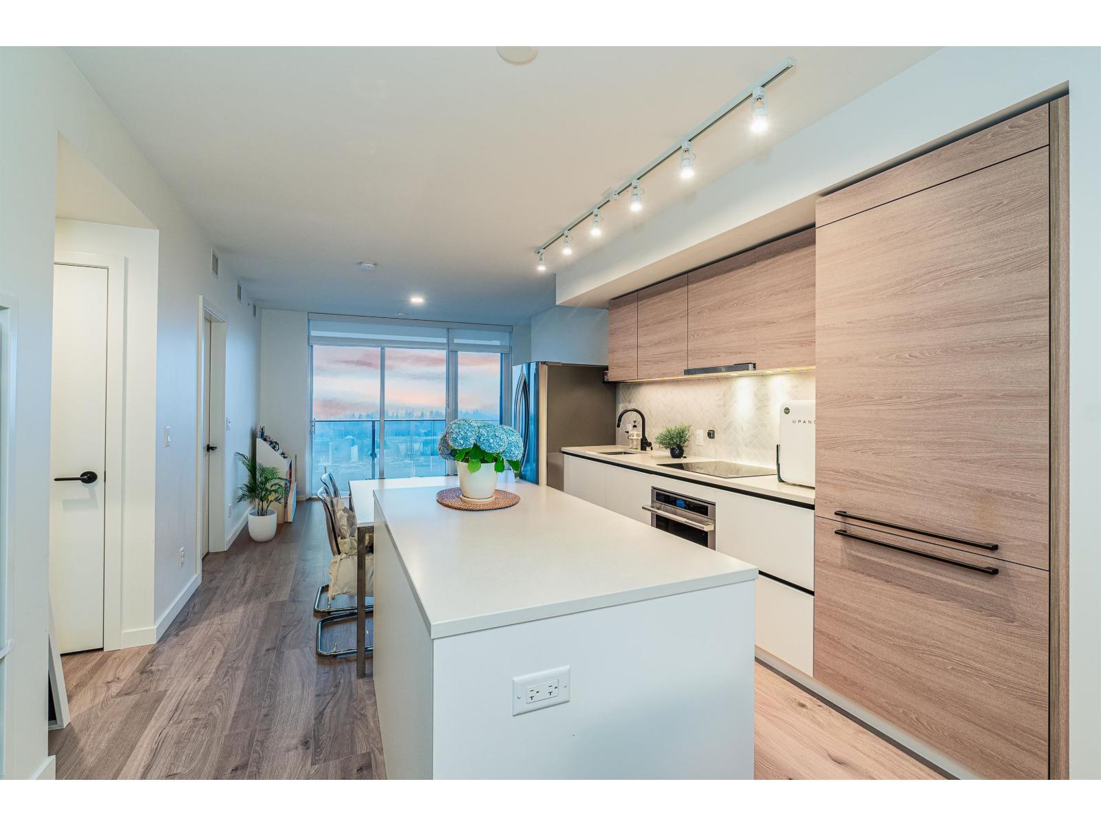 2501 13428 105 Avenue Property Photo 5