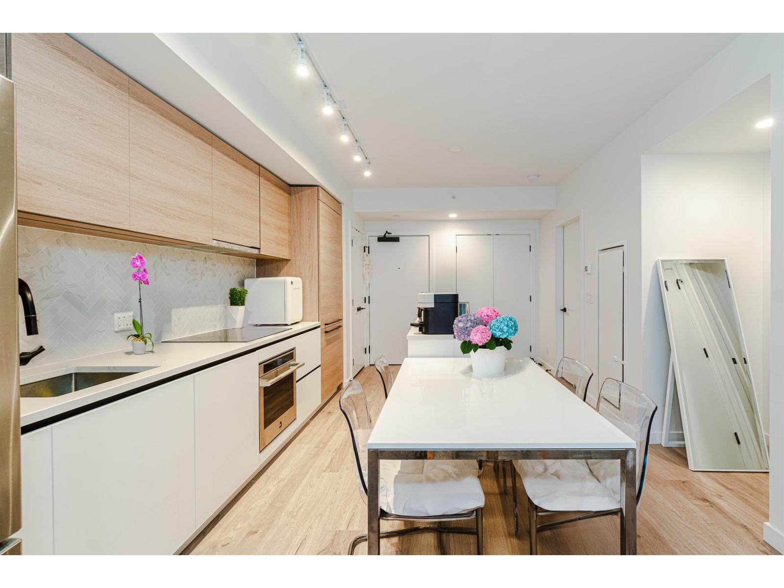 2501 13428 105 Avenue Property Photo 6