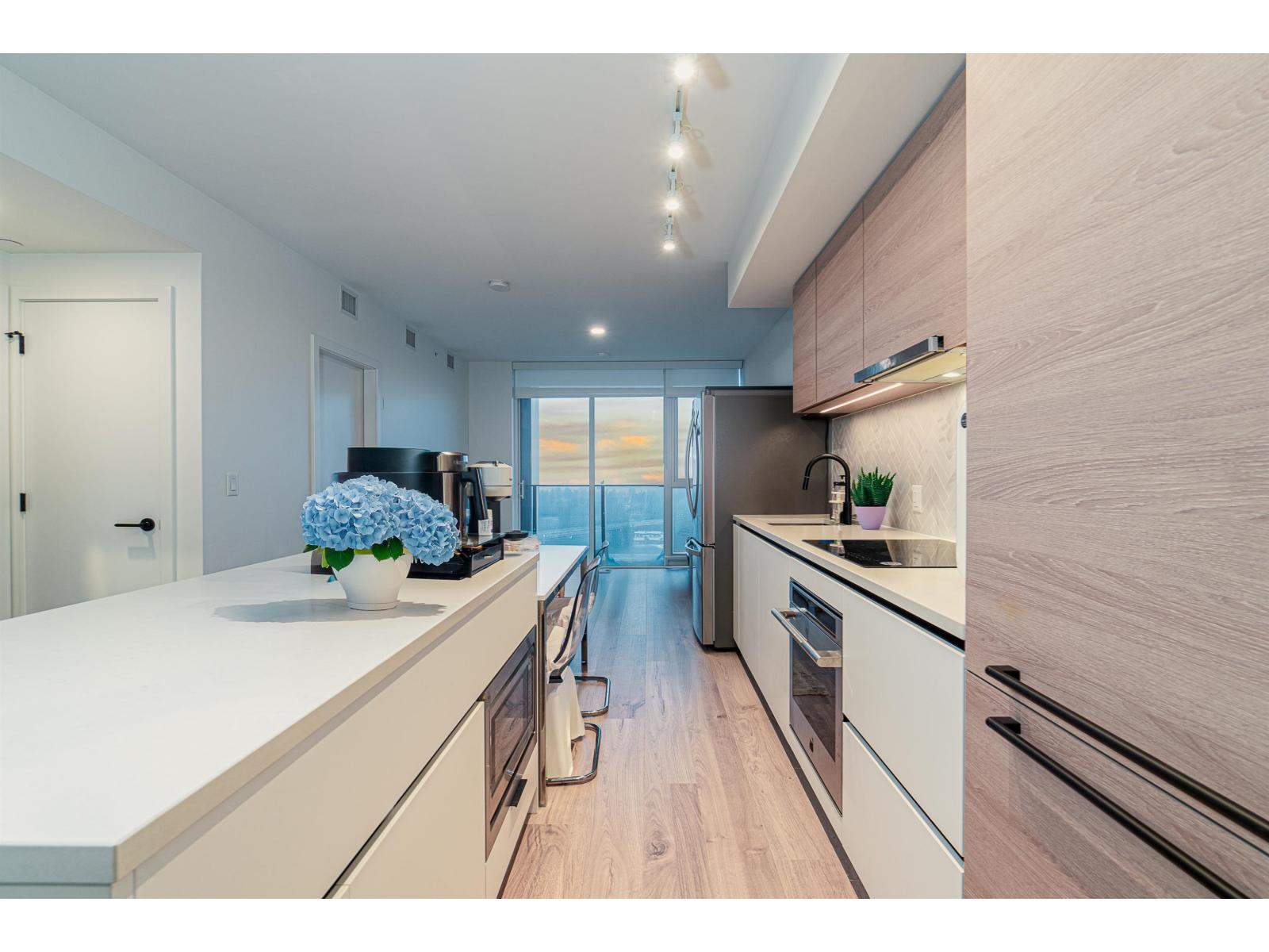 2501 13428 105 Avenue Property Photo 9