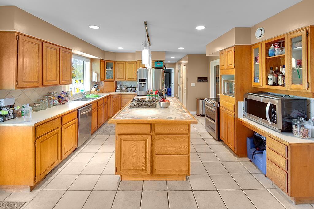 18851 74 Avenue Property Photo 6