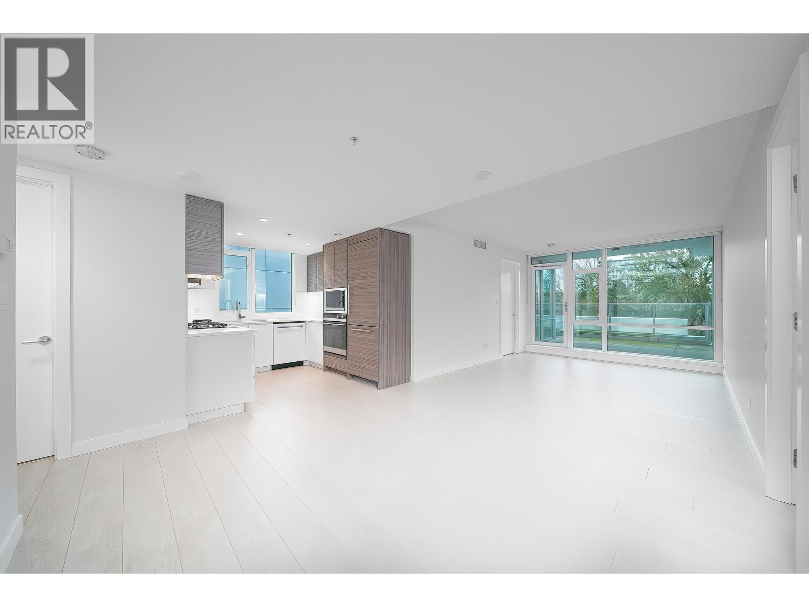512 6833 Buswell Street Property Photo 3