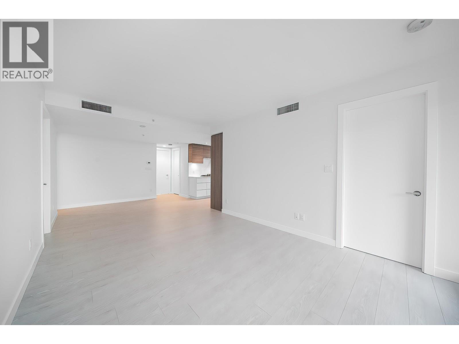 512 6833 Buswell Street Property Photo 7