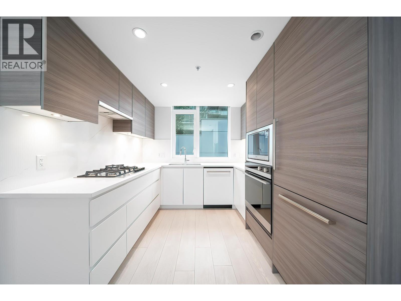 512 6833 Buswell Street Property Photo 9