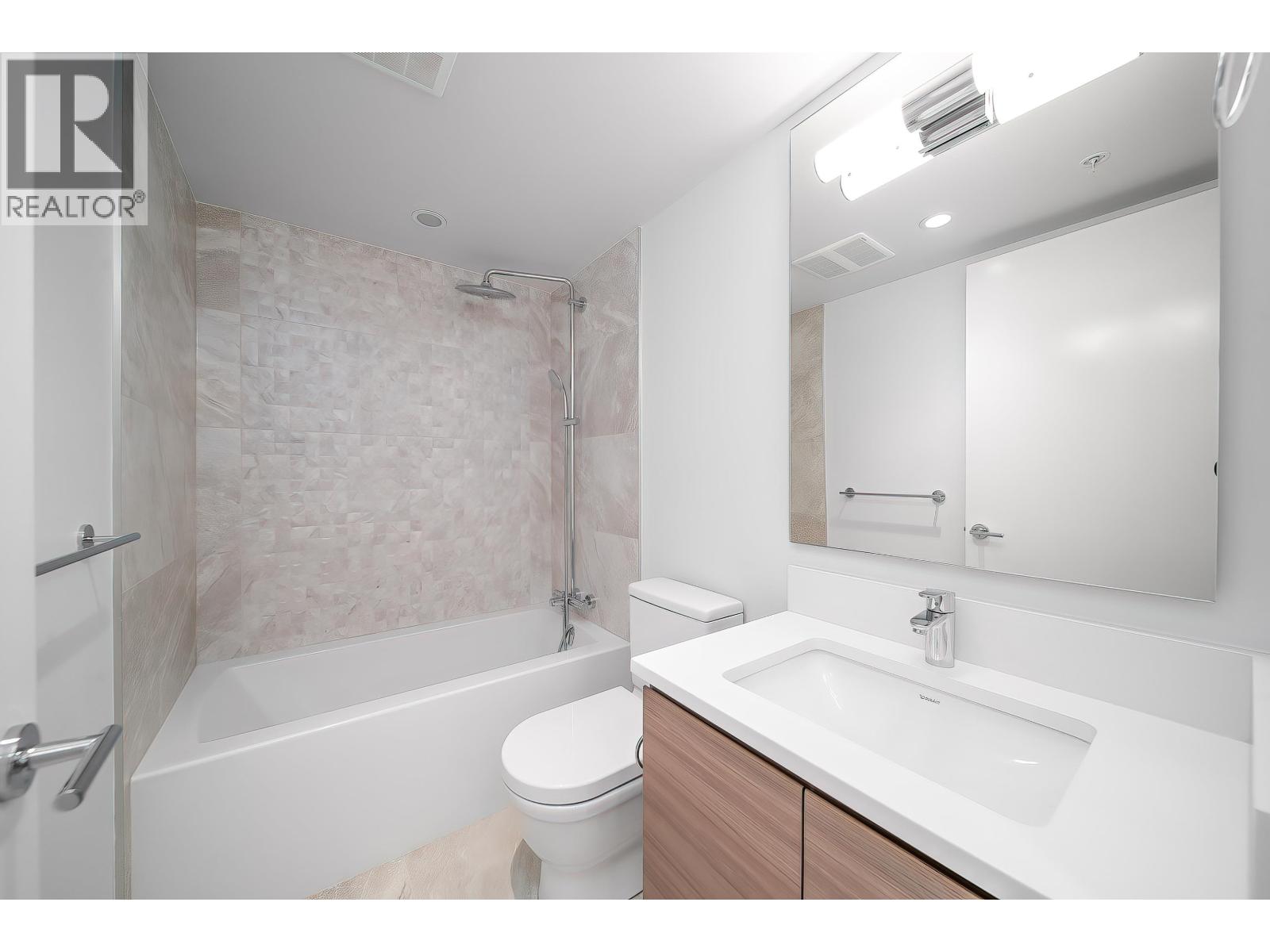 512 6833 Buswell Street Property Photo 12