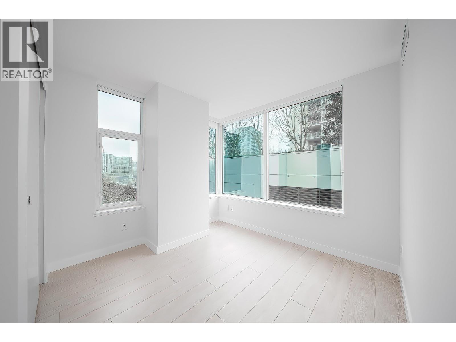 512 6833 Buswell Street Property Photo 13