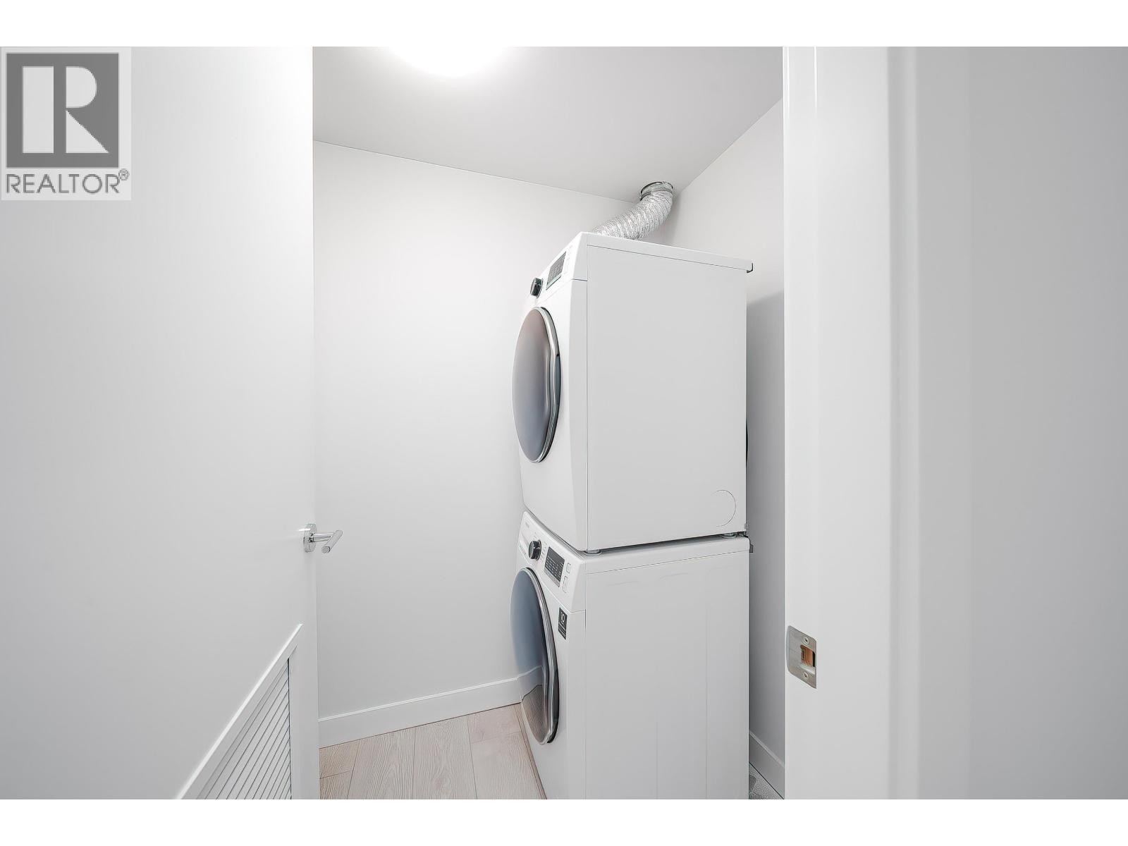 512 6833 Buswell Street Property Photo 15