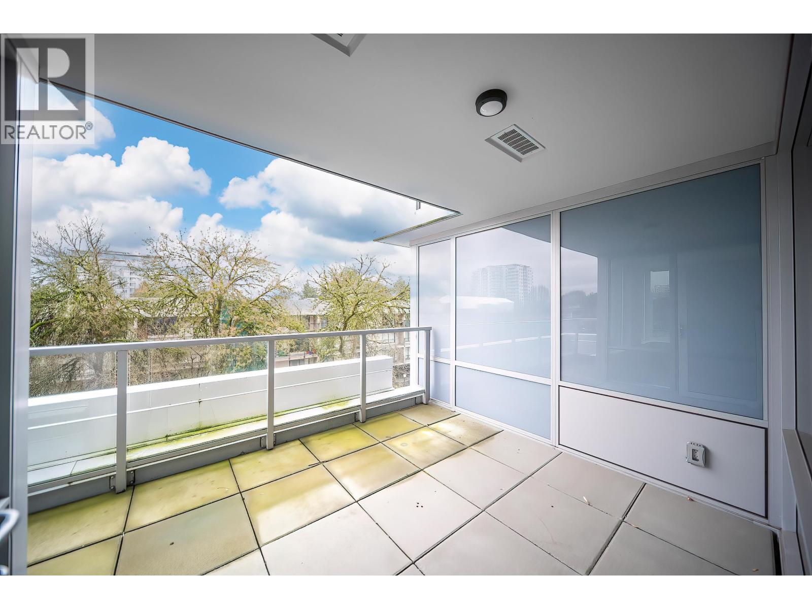 512 6833 Buswell Street Property Photo 16