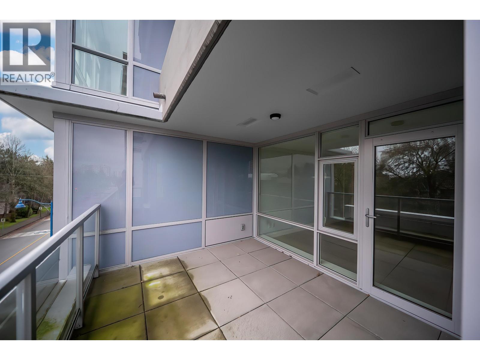 512 6833 Buswell Street Property Photo 18