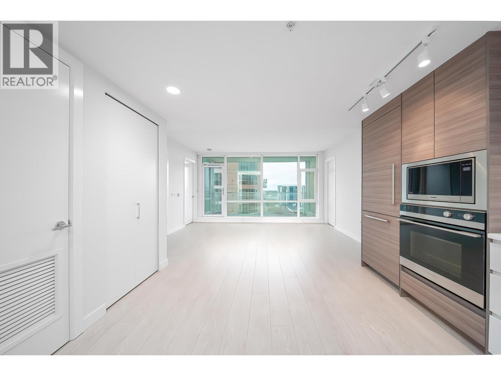1603 6833 Buswell Street Property Photo 4
