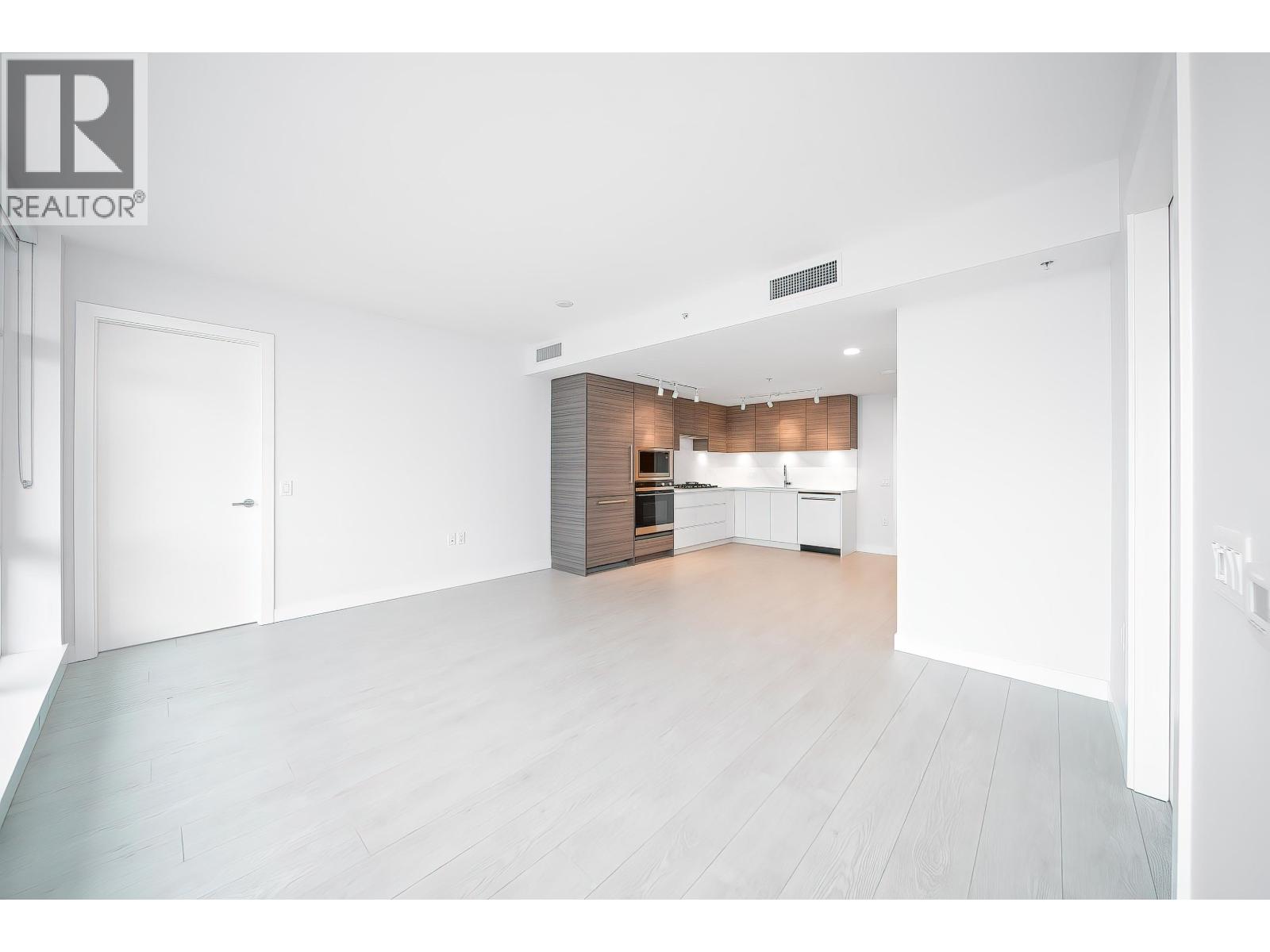 1603 6833 Buswell Street Property Photo 5
