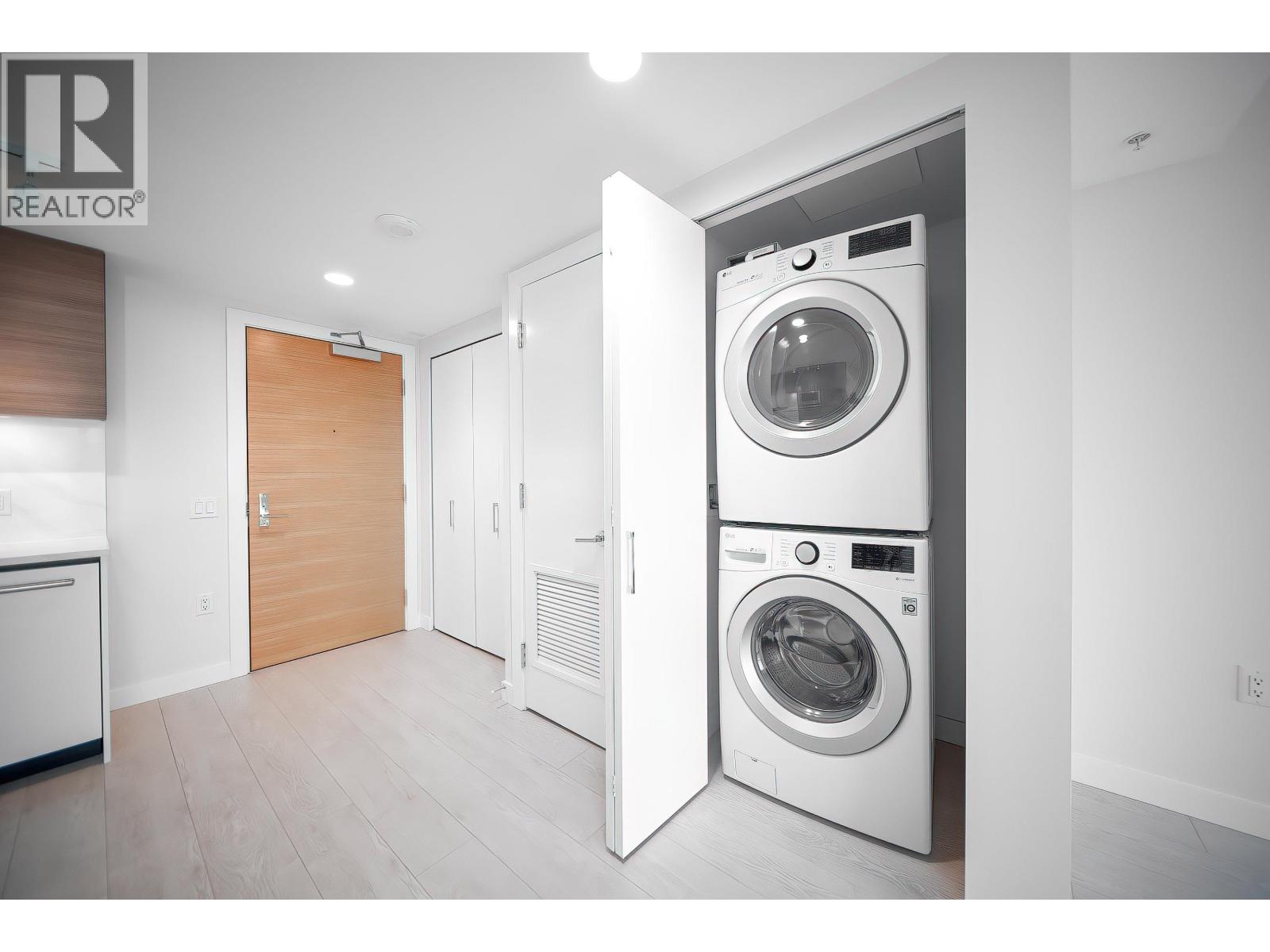 1603 6833 Buswell Street Property Photo 7
