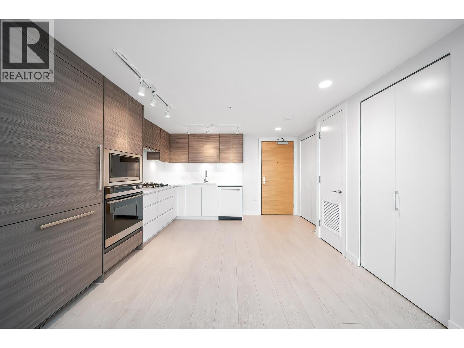 1603 6833 Buswell Street Property Photo 8