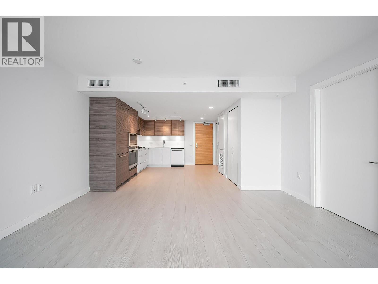 1603 6833 Buswell Street Property Photo 9